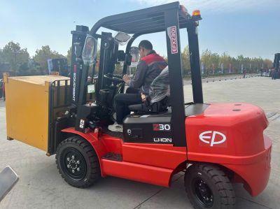 XE NÂNG ĐIỆN NGỒI LÁI 3 TẤN EFXZ301-H PIN LITHIUM - ION